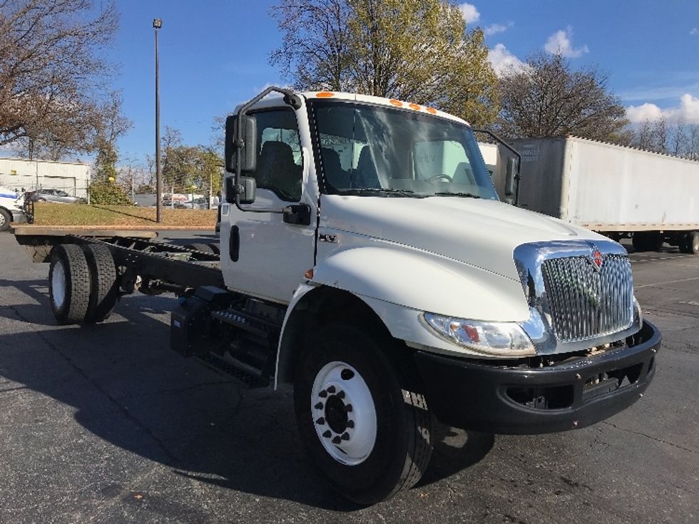 Cab and Chassis Truck-Light and Medium Duty Trucks-International-2020-MV607-Charlotte-NC-162,659\n\t\tmiles-$ 35,500 - Image 1