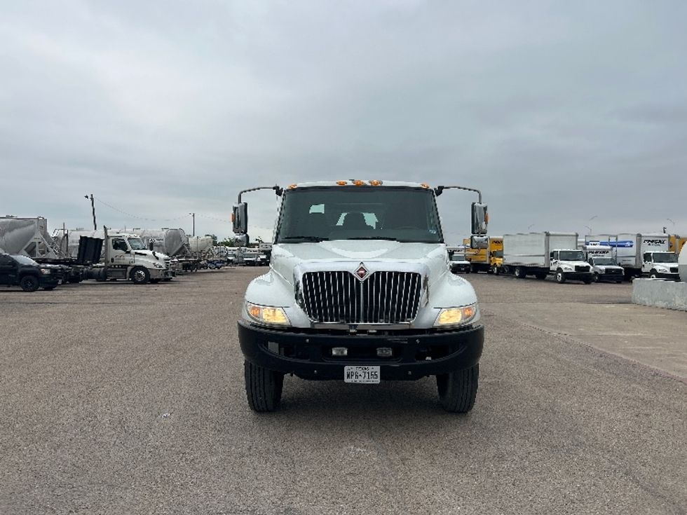 Cab and Chassis Truck-Light and Medium Duty Trucks-International-2020-MV607-Dallas-TX-173,389\n\t\tmiles-$ 38,000 - Image 2