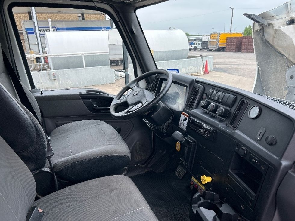 Cab and Chassis Truck-Light and Medium Duty Trucks-International-2020-MV607-Dallas-TX-173,389\n\t\tmiles-$ 38,000 - Image 22