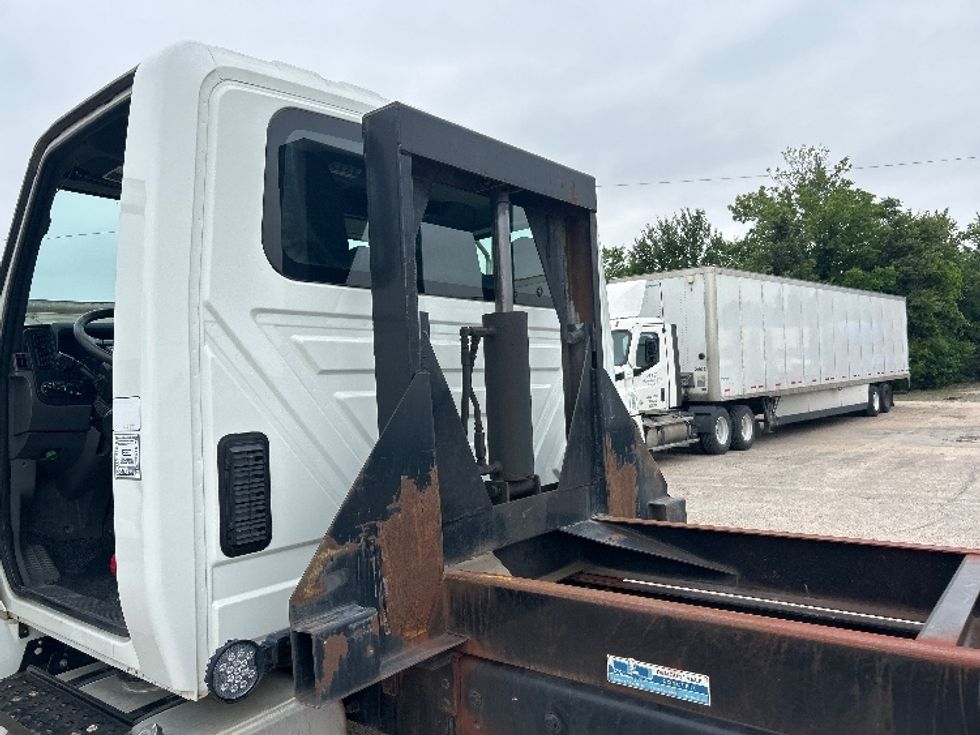 Cab and Chassis Truck-Light and Medium Duty Trucks-International-2020-MV607-Dallas-TX-173,389\n\t\tmiles-$ 38,000 - Image 25