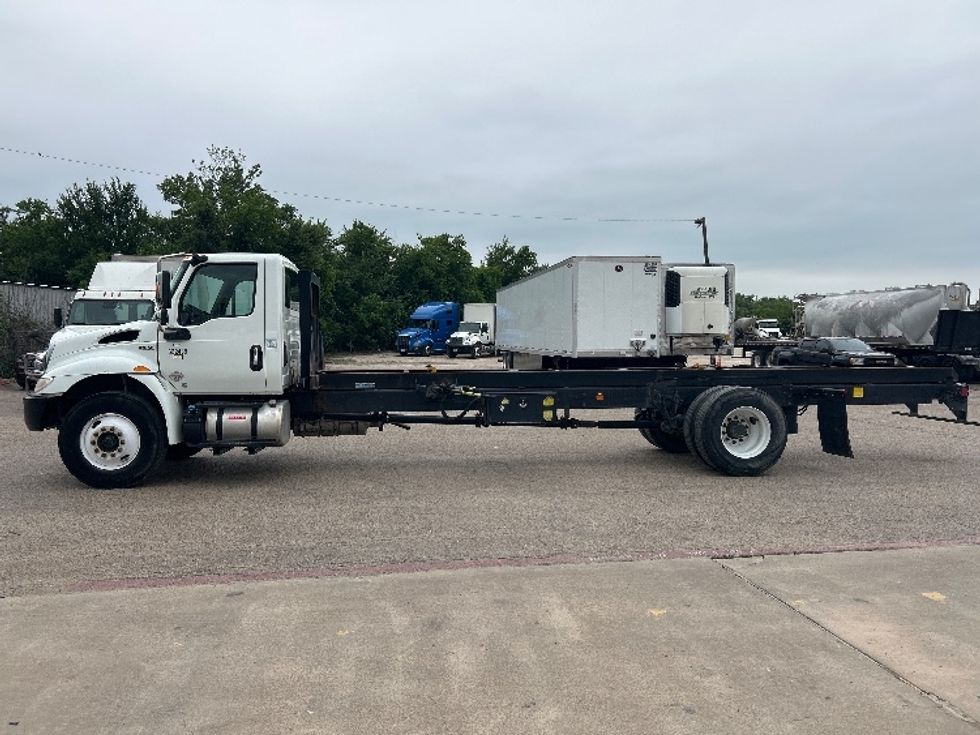 Cab and Chassis Truck-Light and Medium Duty Trucks-International-2020-MV607-Dallas-TX-173,389\n\t\tmiles-$ 38,000 - Image 4