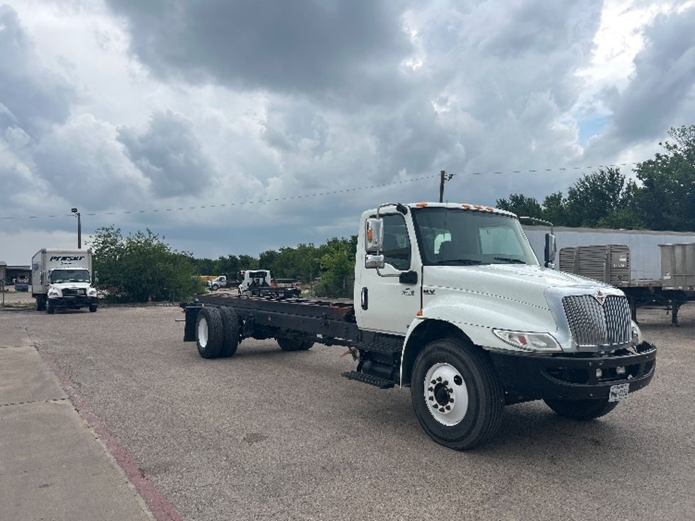 Cab and Chassis Truck-Light and Medium Duty Trucks-International-2020-MV607-Dallas-TX-175,964\n\t\tmiles-$ 37,750 - Image 1