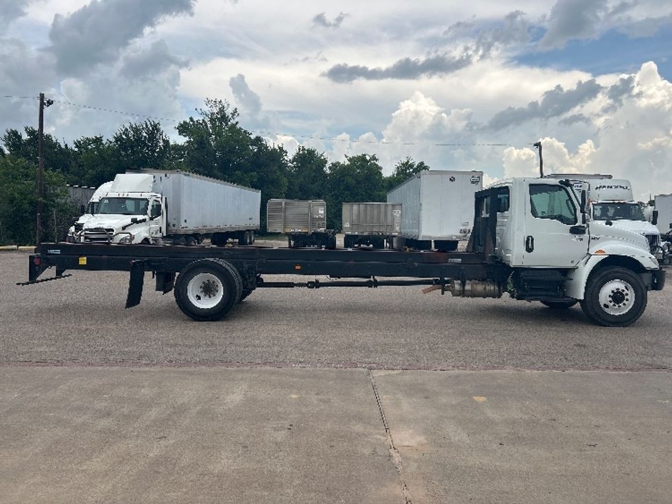 Cab and Chassis Truck-Light and Medium Duty Trucks-International-2020-MV607-Dallas-TX-175,964\n\t\tmiles-$ 37,750 - Image 15