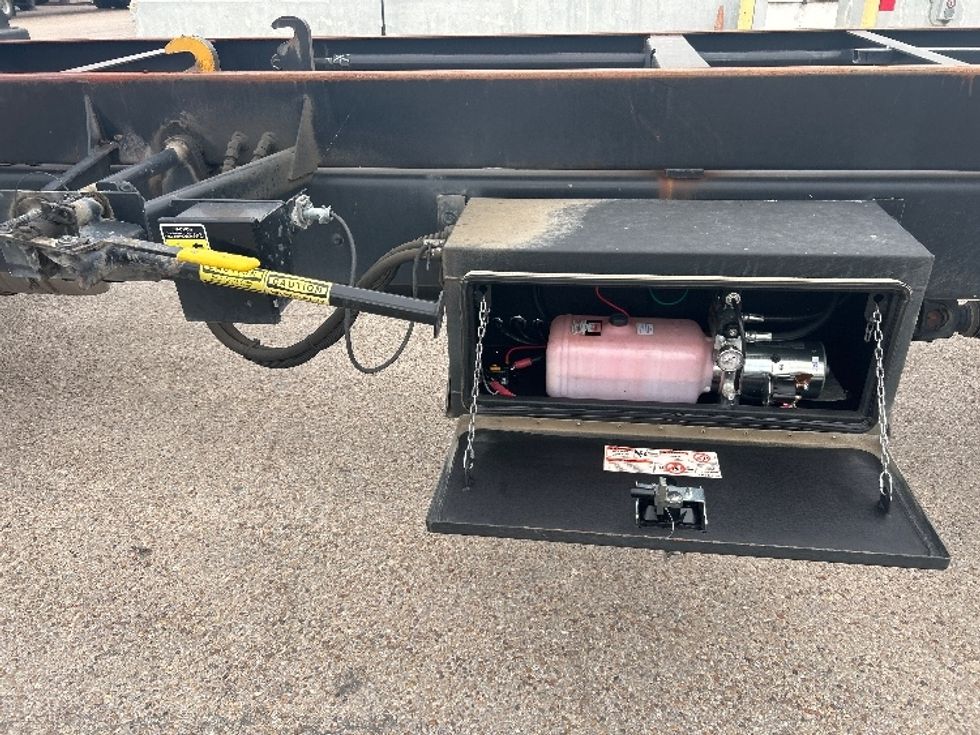 Cab and Chassis Truck-Light and Medium Duty Trucks-International-2020-MV607-Dallas-TX-175,964\n\t\tmiles-$ 37,750 - Image 26