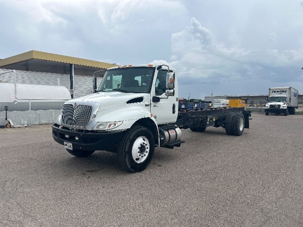 Cab and Chassis Truck-Light and Medium Duty Trucks-International-2020-MV607-Dallas-TX-175,964\n\t\tmiles-$ 37,750 - Image 3