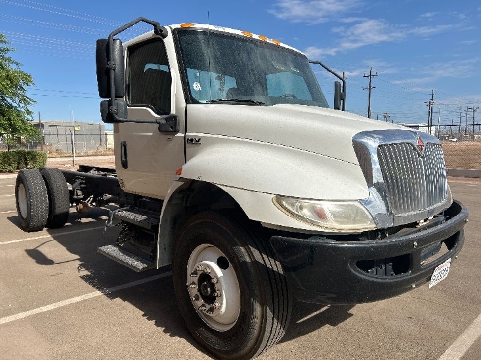 Cab and Chassis Truck-Light and Medium Duty Trucks-International-2020-MV607-El Centro-CA-145,516\n\t\tmiles-$ 39,250 - Image 1