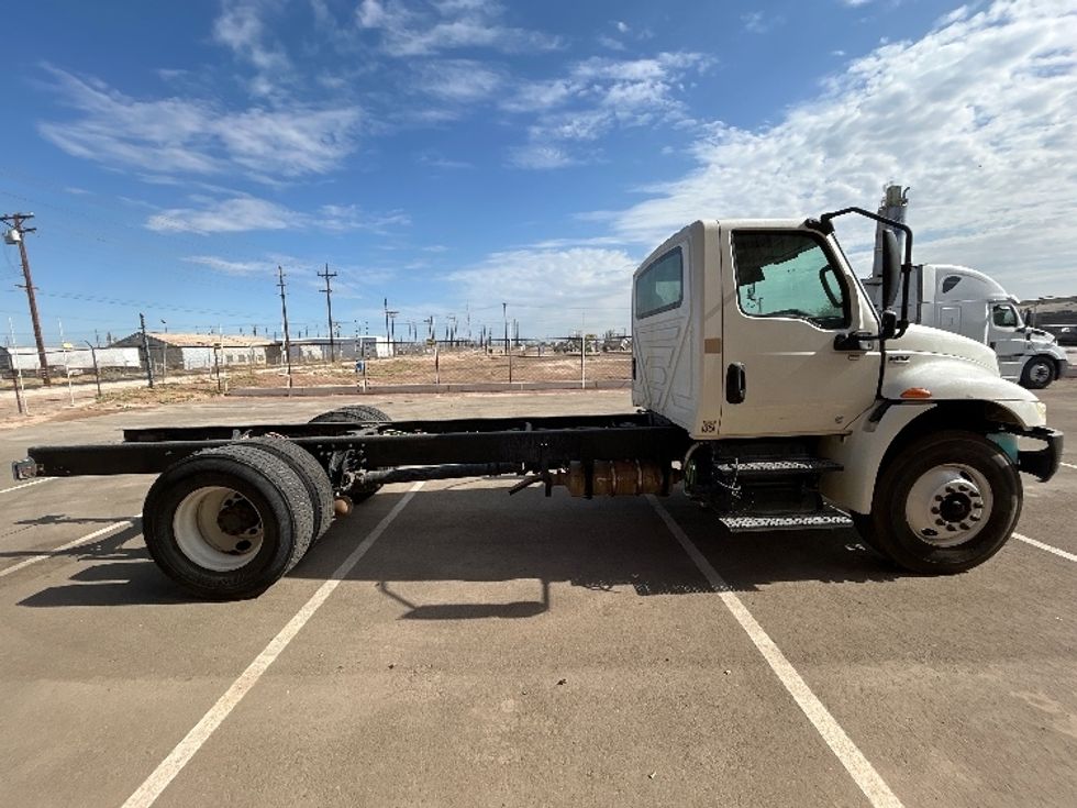 Cab and Chassis Truck-Light and Medium Duty Trucks-International-2020-MV607-El Centro-CA-145,516\n\t\tmiles-$ 39,250 - Image 11