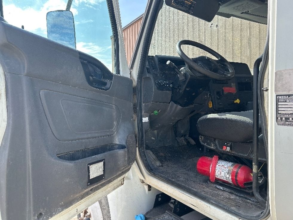 Cab and Chassis Truck-Light and Medium Duty Trucks-International-2020-MV607-El Centro-CA-145,516\n\t\tmiles-$ 39,250 - Image 12