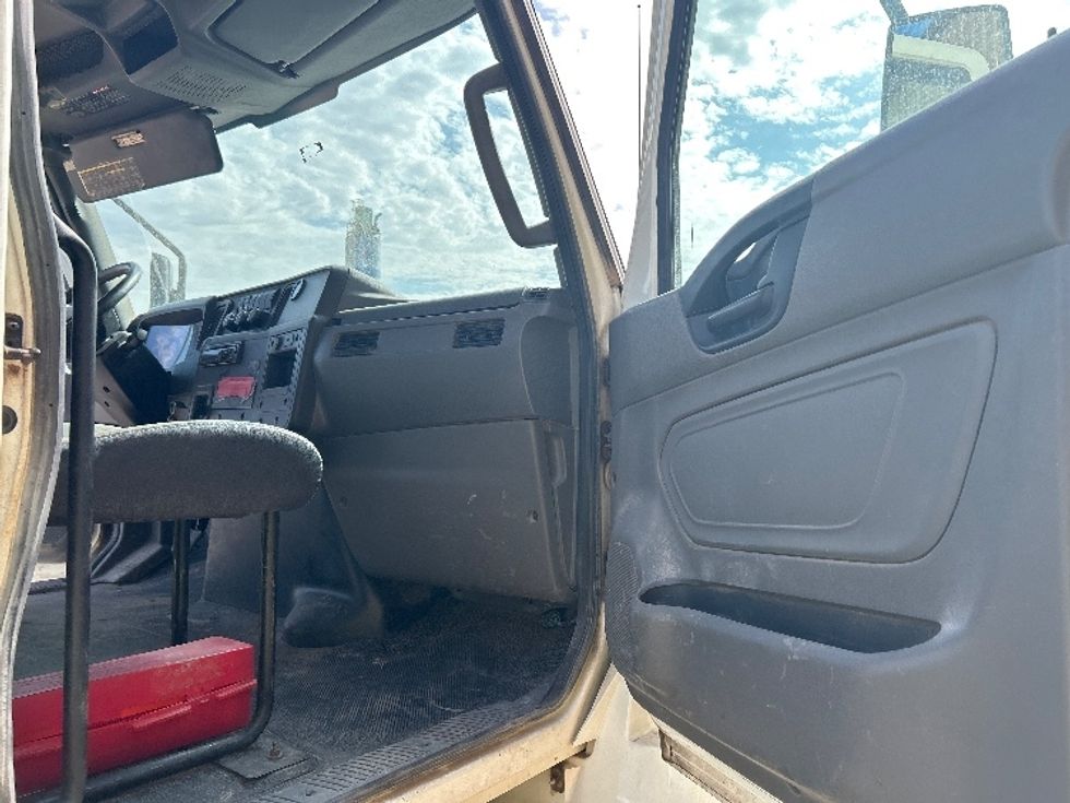 Cab and Chassis Truck-Light and Medium Duty Trucks-International-2020-MV607-El Centro-CA-145,516\n\t\tmiles-$ 39,250 - Image 16