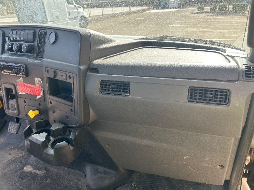 Cab and Chassis Truck-Light and Medium Duty Trucks-International-2020-MV607-El Centro-CA-145,516\n\t\tmiles-$ 39,250 - Image 17