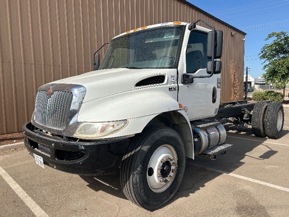 Cab and Chassis Truck-Light and Medium Duty Trucks-International-2020-MV607-El Centro-CA-145,516\n\t\tmiles-$ 39,250 - Image 3