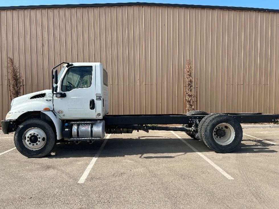 Cab and Chassis Truck-Light and Medium Duty Trucks-International-2020-MV607-El Centro-CA-145,516\n\t\tmiles-$ 39,250 - Image 4