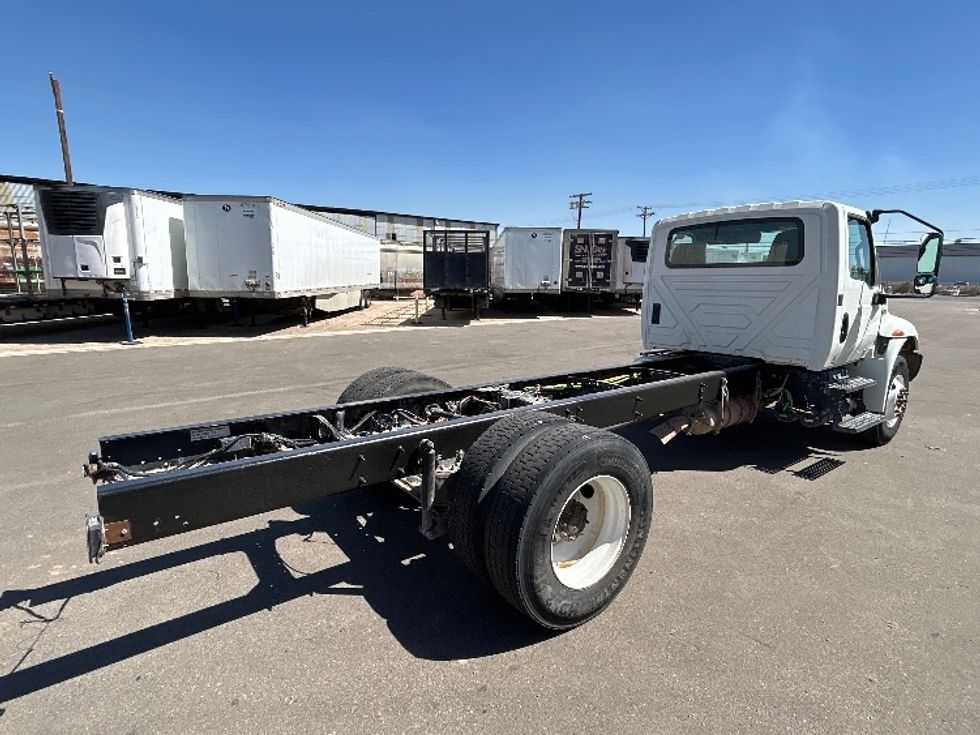 Cab and Chassis Truck-Light and Medium Duty Trucks-International-2020-MV607-El Centro-CA-159,494\n\t\tmiles-$ 36,500 - Image 12
