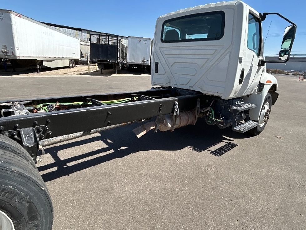 Cab and Chassis Truck-Light and Medium Duty Trucks-International-2020-MV607-El Centro-CA-159,494\n\t\tmiles-$ 36,500 - Image 14