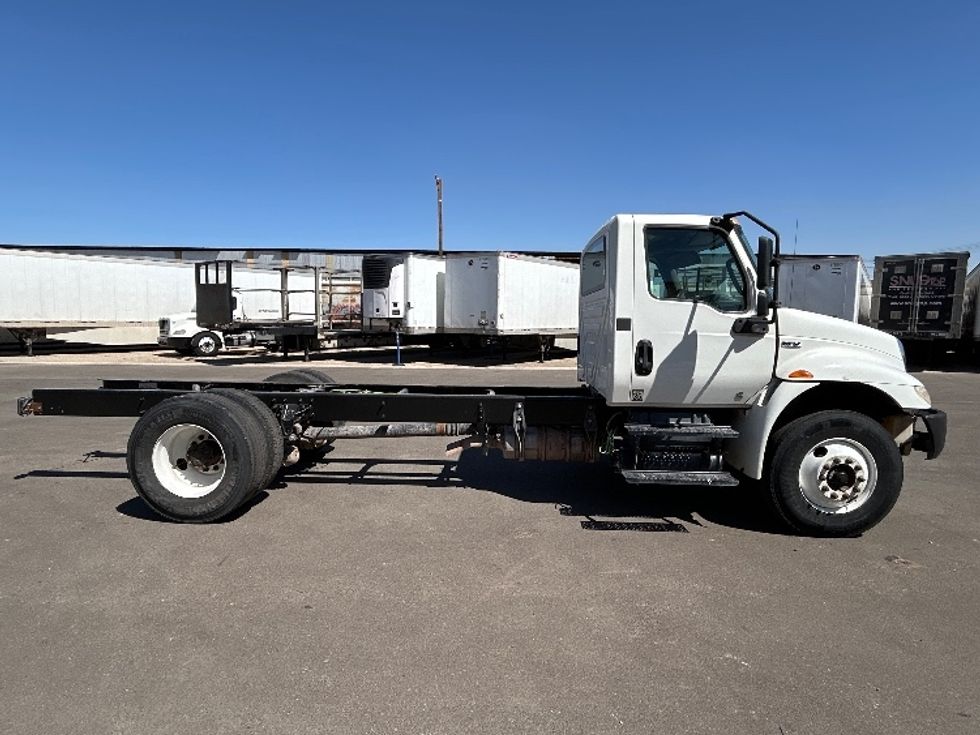 Cab and Chassis Truck-Light and Medium Duty Trucks-International-2020-MV607-El Centro-CA-159,494\n\t\tmiles-$ 36,500 - Image 15