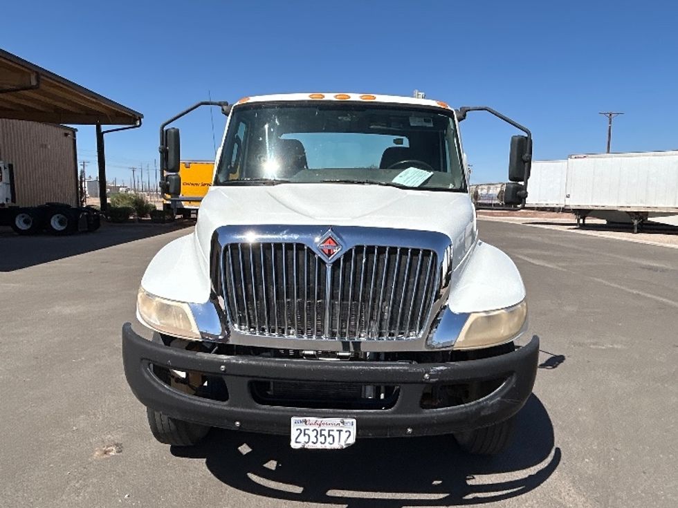 Cab and Chassis Truck-Light and Medium Duty Trucks-International-2020-MV607-El Centro-CA-159,494\n\t\tmiles-$ 36,500 - Image 2