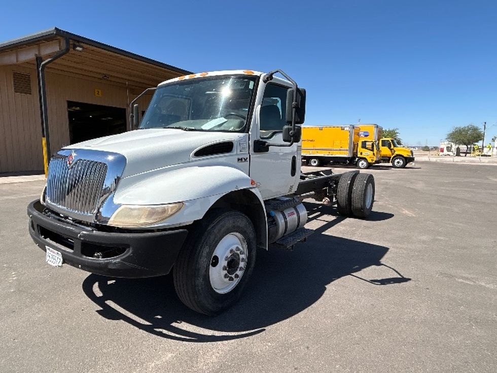 Cab and Chassis Truck-Light and Medium Duty Trucks-International-2020-MV607-El Centro-CA-159,494\n\t\tmiles-$ 36,500 - Image 3