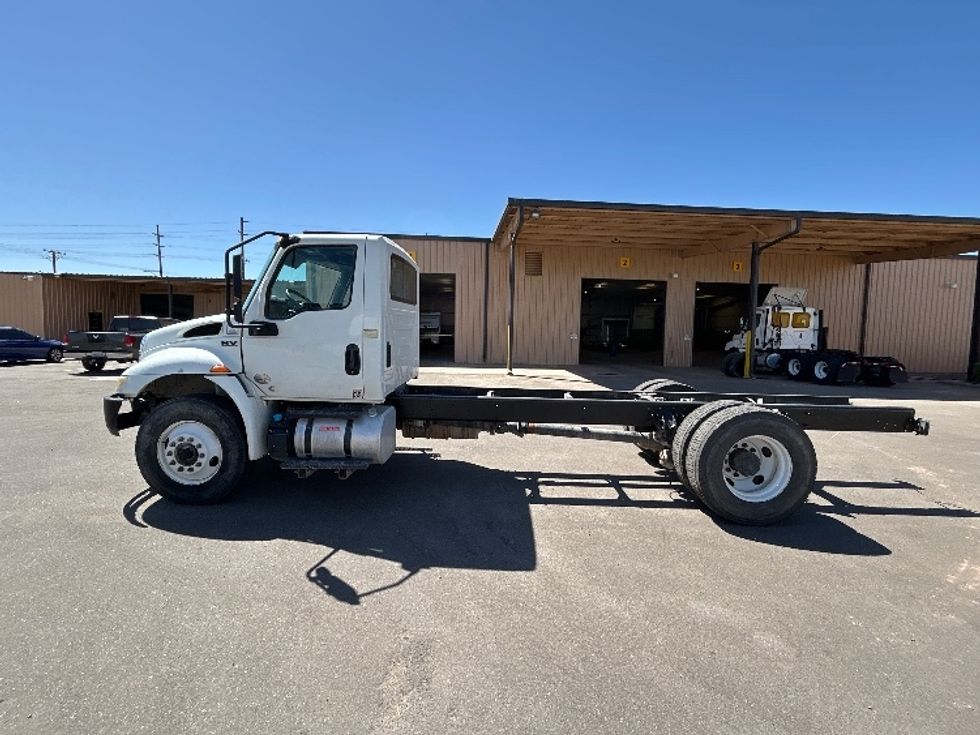 Cab and Chassis Truck-Light and Medium Duty Trucks-International-2020-MV607-El Centro-CA-159,494\n\t\tmiles-$ 36,500 - Image 4