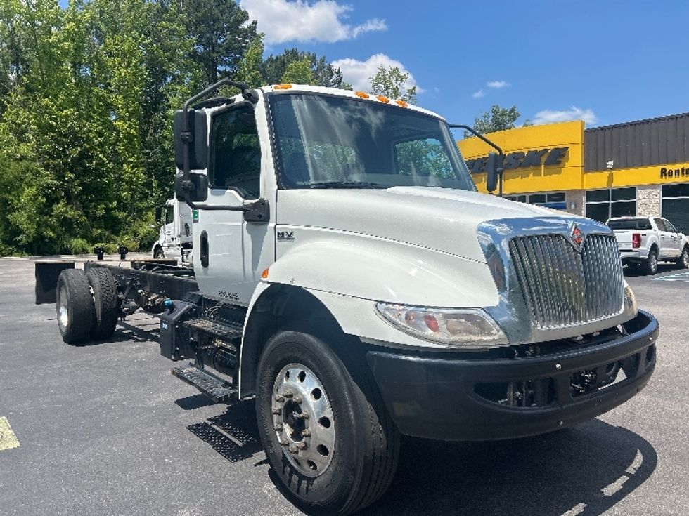 Cab and Chassis Truck-Light and Medium Duty Trucks-International-2020-MV607-Ladson-SC-282,727\n\t\tmiles-$ 20,500 - Image 1
