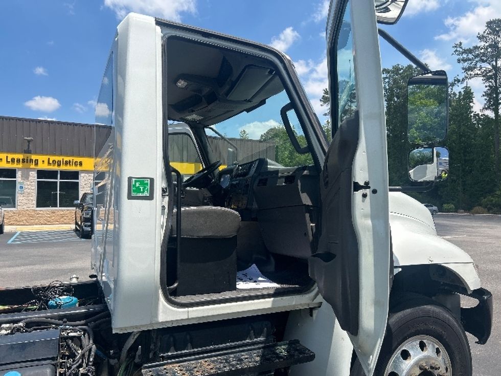 Cab and Chassis Truck-Light and Medium Duty Trucks-International-2020-MV607-Ladson-SC-282,727\n\t\tmiles-$ 20,500 - Image 15
