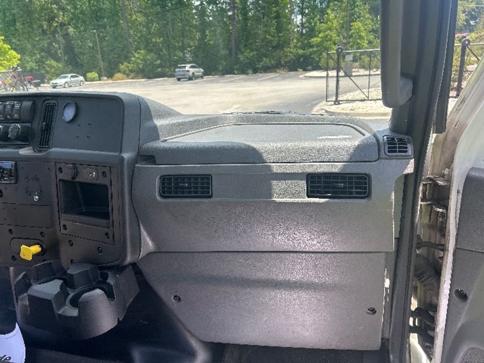 Cab and Chassis Truck-Light and Medium Duty Trucks-International-2020-MV607-Ladson-SC-282,727\n\t\tmiles-$ 20,500 - Image 16