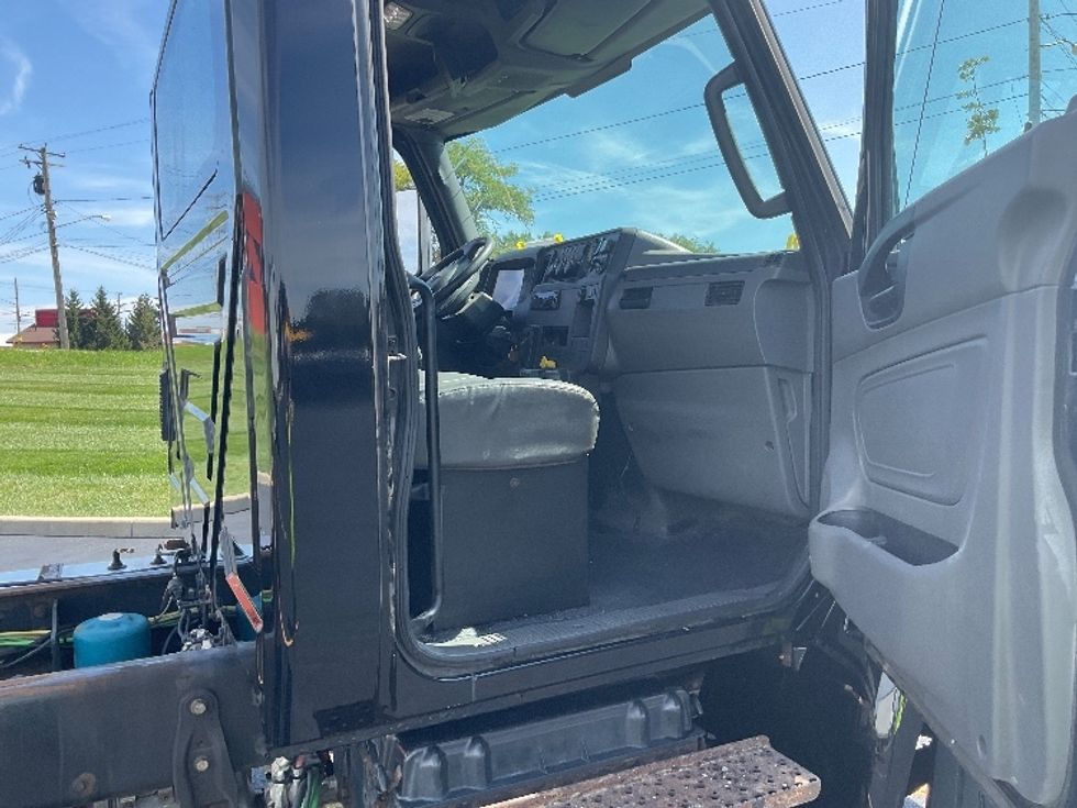 Cab and Chassis Truck-Light and Medium Duty Trucks-International-2020-MV607-Linden-NJ-350,078\n\t\tmiles-$ 15,500 - Image 17