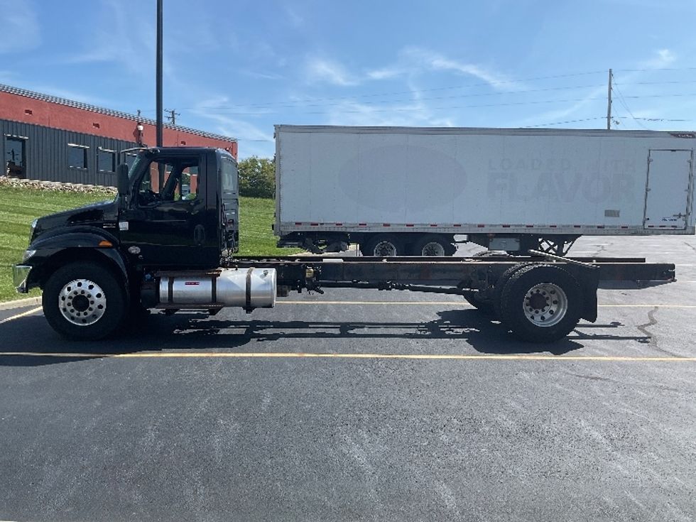 Cab and Chassis Truck-Light and Medium Duty Trucks-International-2020-MV607-Linden-NJ-350,078\n\t\tmiles-$ 15,500 - Image 4
