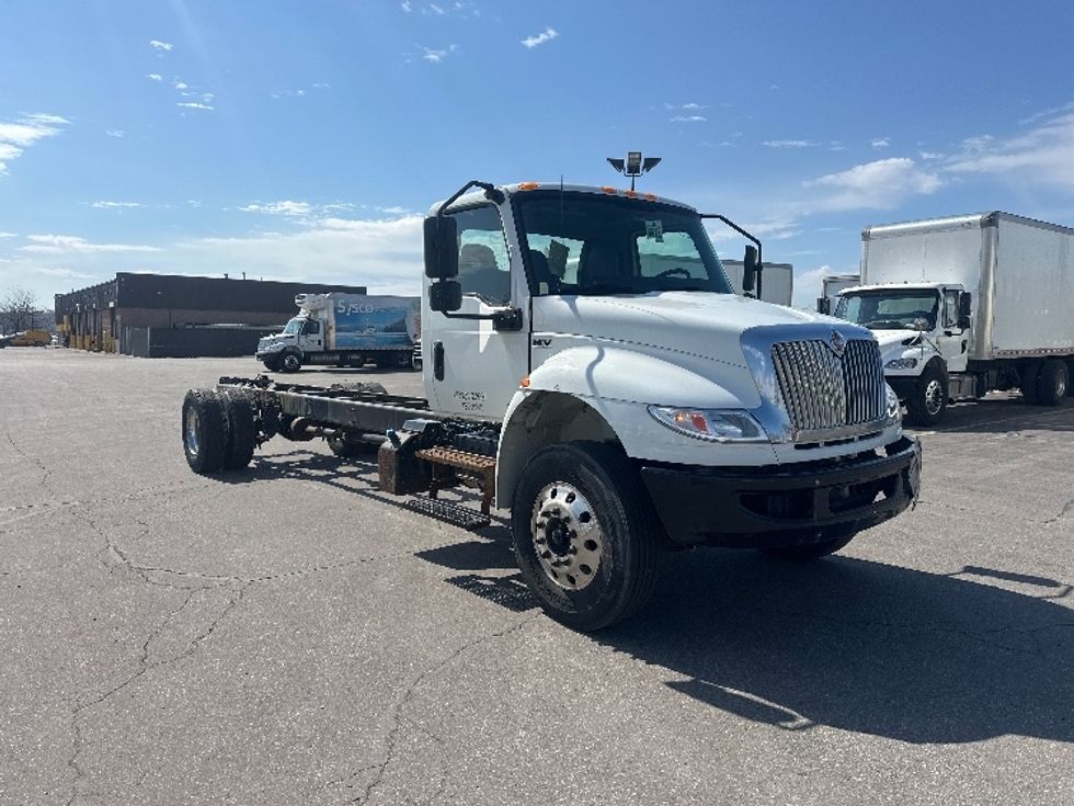 Cab and Chassis Truck-Light and Medium Duty Trucks-International-2020-MV607-Scarborough-ON-255,000\n\t\tkm-$ 45,500 - Image 1
