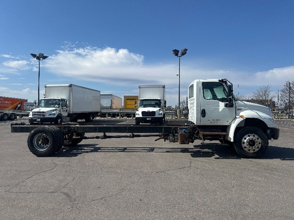 Cab and Chassis Truck-Light and Medium Duty Trucks-International-2020-MV607-Scarborough-ON-255,000\n\t\tkm-$ 45,500 - Image 12