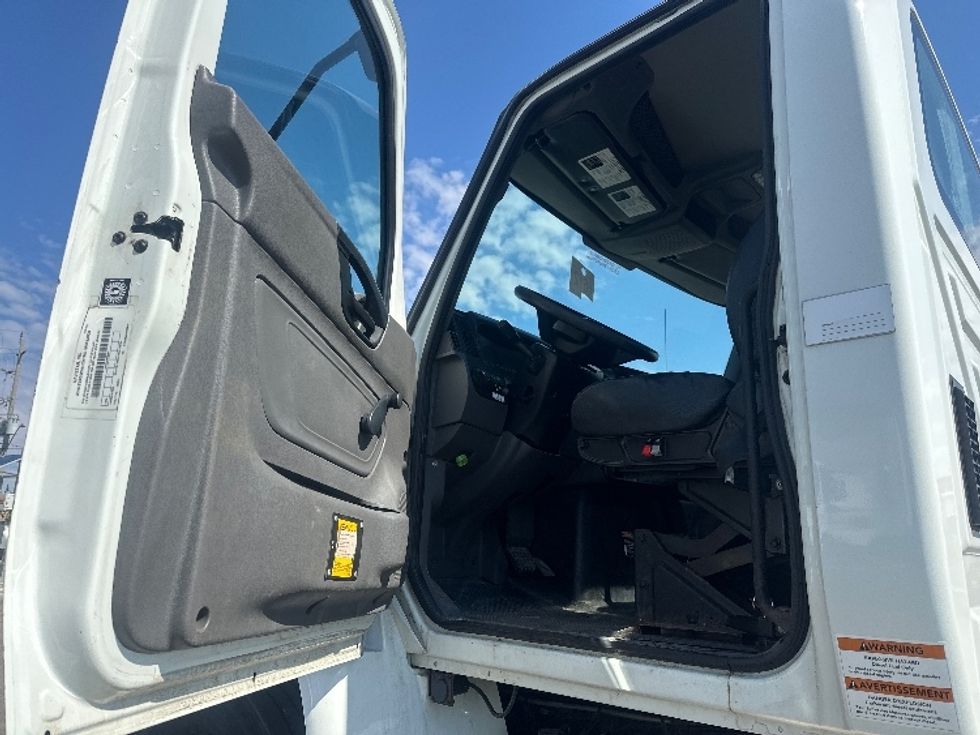 Cab and Chassis Truck-Light and Medium Duty Trucks-International-2020-MV607-Scarborough-ON-255,000\n\t\tkm-$ 45,500 - Image 13