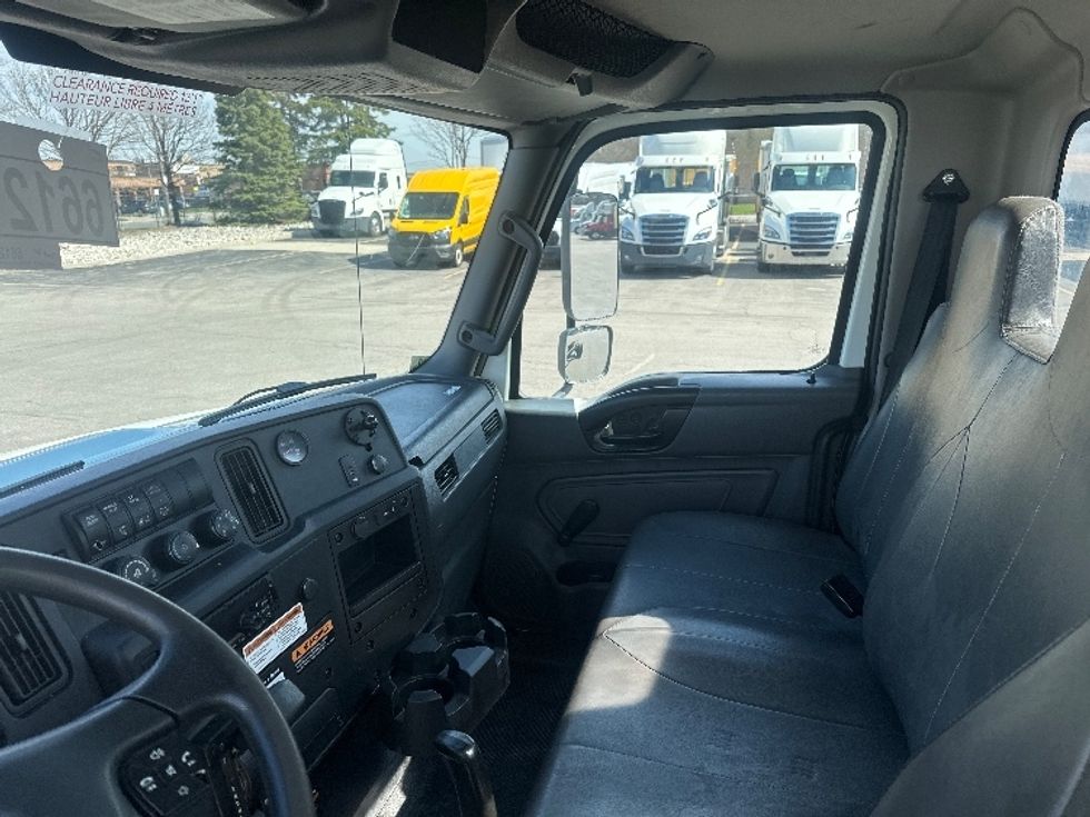 Cab and Chassis Truck-Light and Medium Duty Trucks-International-2020-MV607-Scarborough-ON-255,000\n\t\tkm-$ 45,500 - Image 16