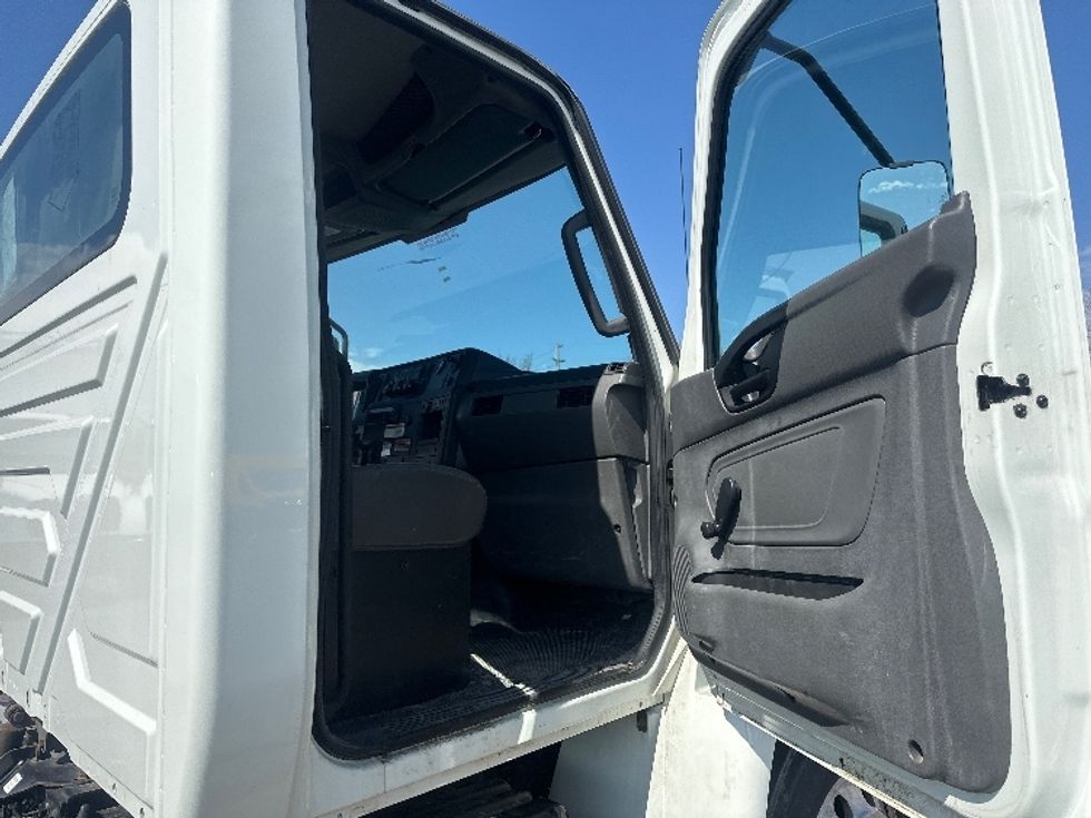 Cab and Chassis Truck-Light and Medium Duty Trucks-International-2020-MV607-Scarborough-ON-255,000\n\t\tkm-$ 45,500 - Image 17