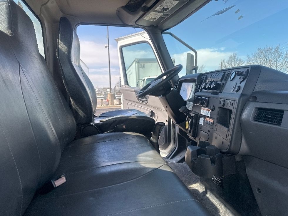 Cab and Chassis Truck-Light and Medium Duty Trucks-International-2020-MV607-Scarborough-ON-255,000\n\t\tkm-$ 45,500 - Image 19