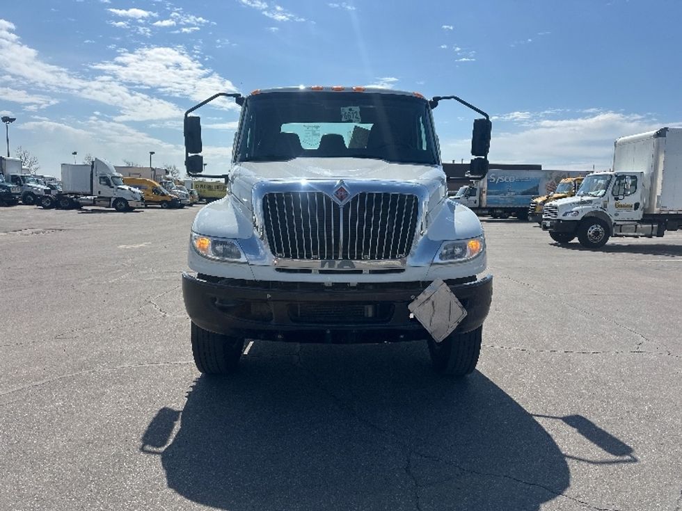 Cab and Chassis Truck-Light and Medium Duty Trucks-International-2020-MV607-Scarborough-ON-255,000\n\t\tkm-$ 45,500 - Image 2