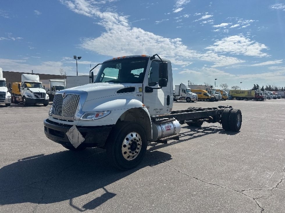Cab and Chassis Truck-Light and Medium Duty Trucks-International-2020-MV607-Scarborough-ON-255,000\n\t\tkm-$ 45,500 - Image 3