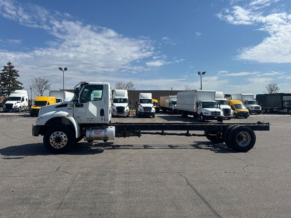 Cab and Chassis Truck-Light and Medium Duty Trucks-International-2020-MV607-Scarborough-ON-255,000\n\t\tkm-$ 45,500 - Image 4