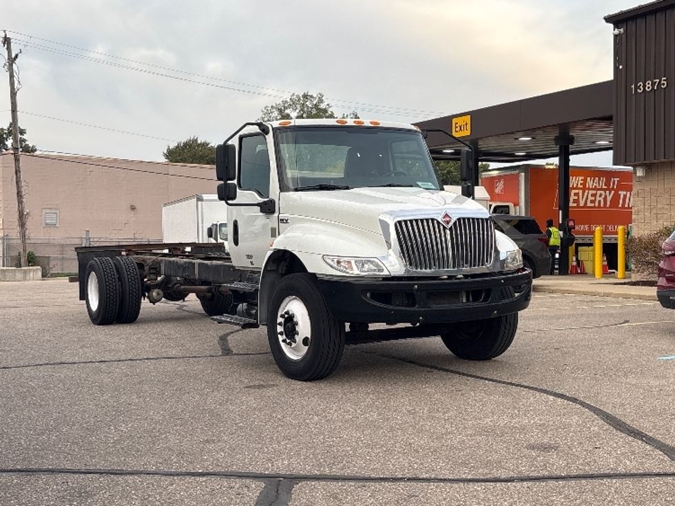 Cab and Chassis Truck-Light and Medium Duty Trucks-International-2020-MV607-Warren-MI-35,707\n\t\tmiles-$ 52,250 - Image 1