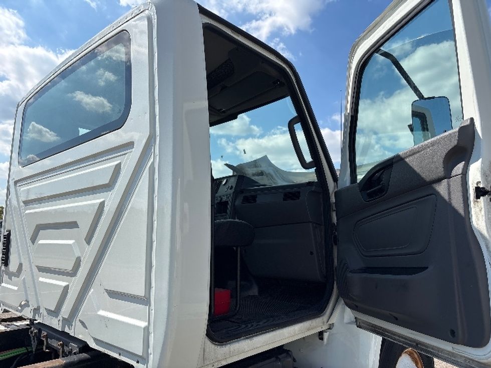 Cab and Chassis Truck-Light and Medium Duty Trucks-International-2020-MV607-Warren-MI-35,707\n\t\tmiles-$ 52,250 - Image 15