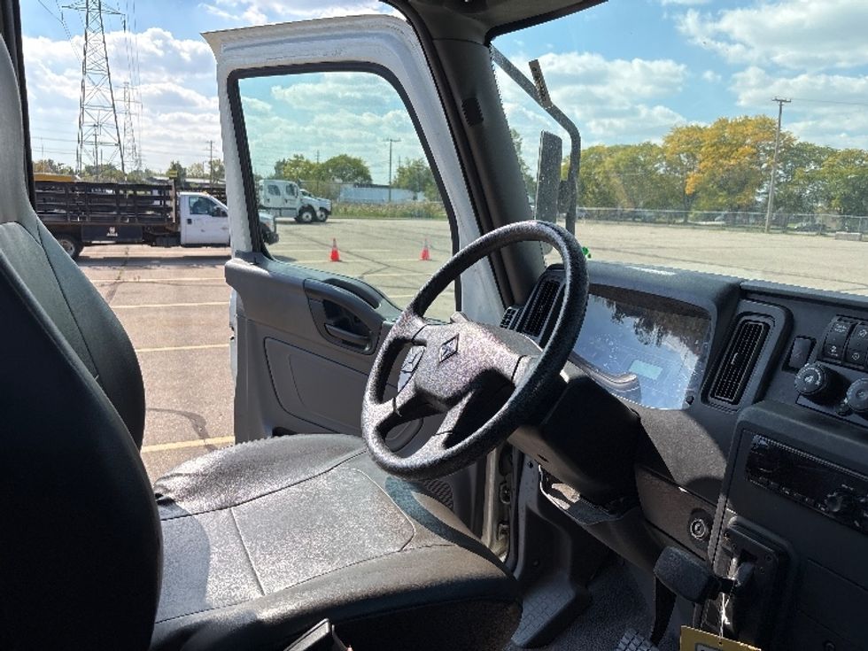 Cab and Chassis Truck-Light and Medium Duty Trucks-International-2020-MV607-Warren-MI-35,707\n\t\tmiles-$ 52,250 - Image 17
