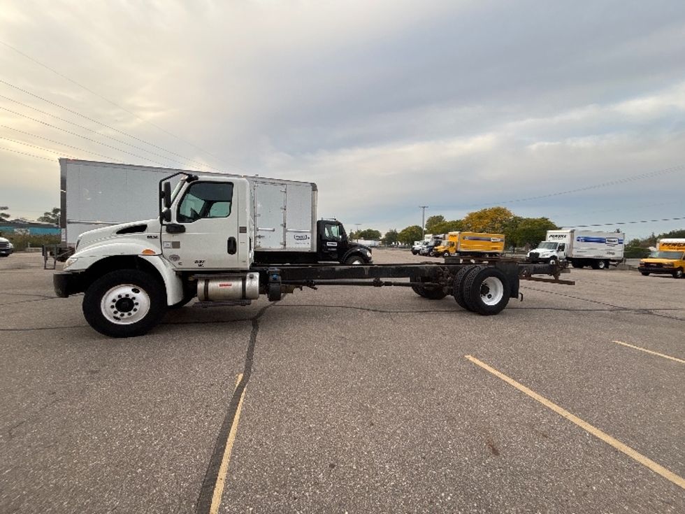 Cab and Chassis Truck-Light and Medium Duty Trucks-International-2020-MV607-Warren-MI-35,707\n\t\tmiles-$ 52,250 - Image 4