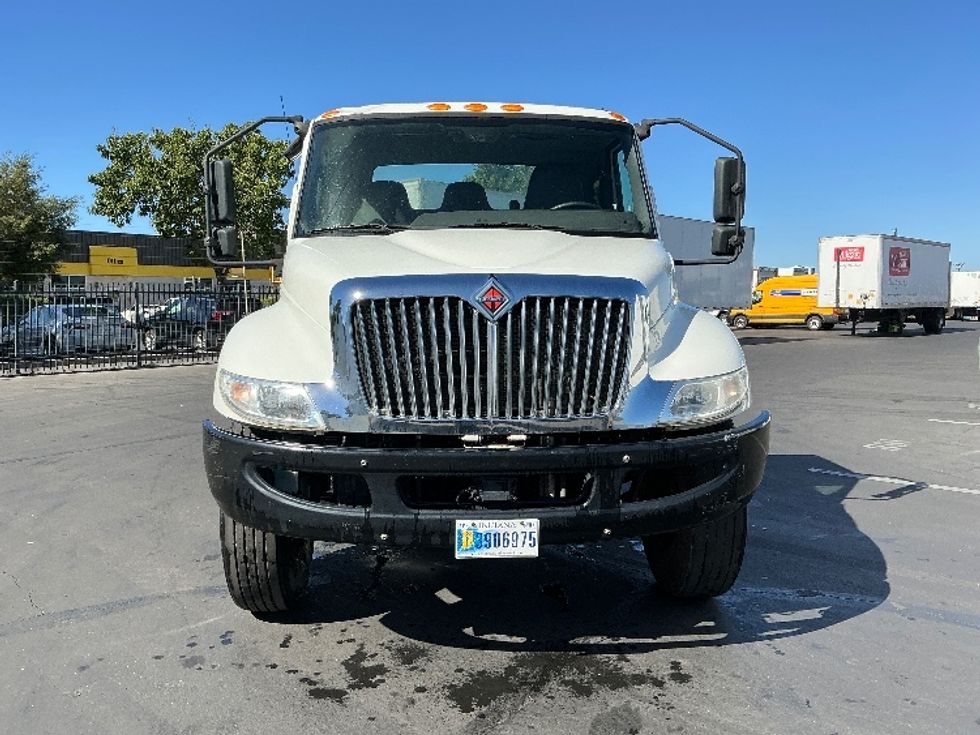 Cab and Chassis Truck-Light and Medium Duty Trucks-International-2020-MV607-West Sacramento-CA-193,423\n\t\tmiles-$ 28,000 - Image 2