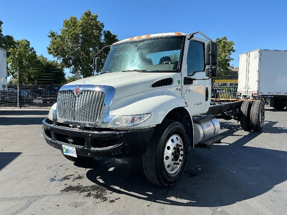 Cab and Chassis Truck-Light and Medium Duty Trucks-International-2020-MV607-West Sacramento-CA-193,423\n\t\tmiles-$ 28,000 - Image 3