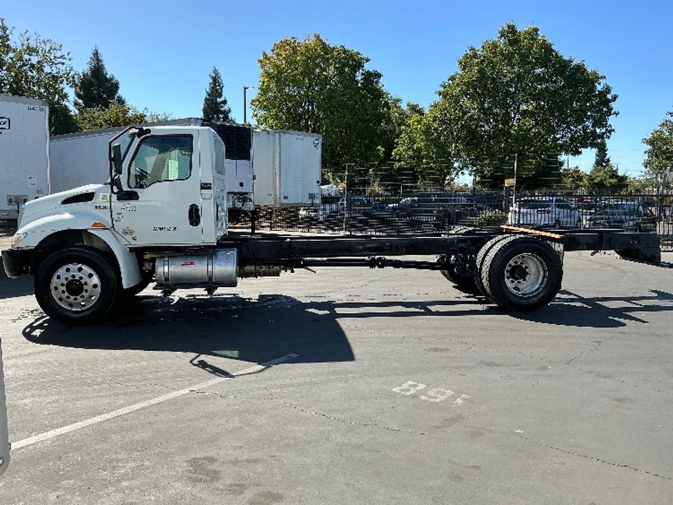 Cab and Chassis Truck-Light and Medium Duty Trucks-International-2020-MV607-West Sacramento-CA-193,423\n\t\tmiles-$ 28,000 - Image 4