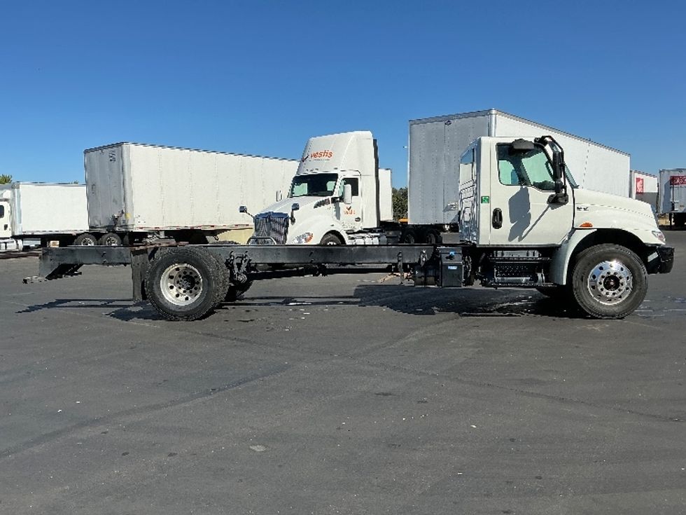 Cab and Chassis Truck-Light and Medium Duty Trucks-International-2020-MV607-West Sacramento-CA-193,423\n\t\tmiles-$ 28,000 - Image 11