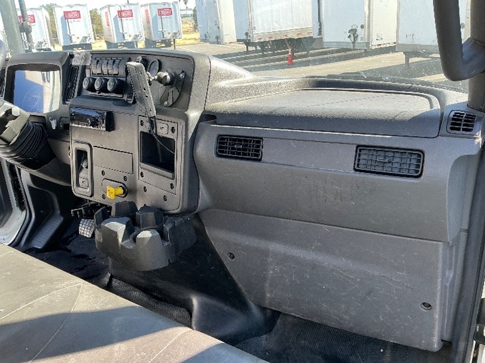 Cab and Chassis Truck-Light and Medium Duty Trucks-International-2020-MV607-West Sacramento-CA-193,423\n\t\tmiles-$ 28,000 - Image 17