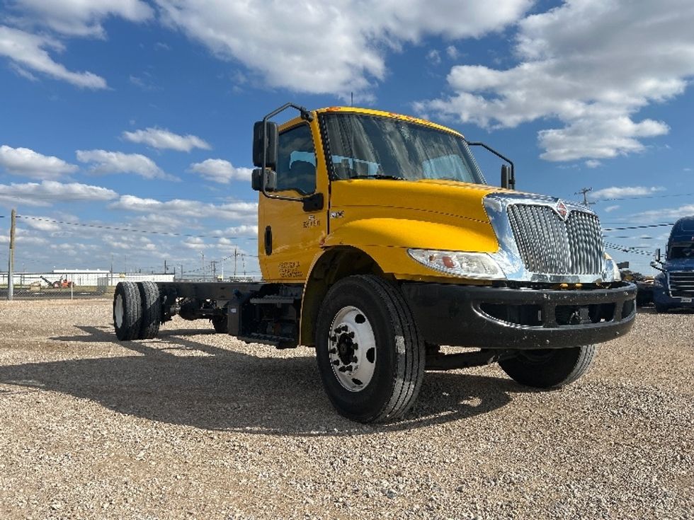 Cab and Chassis Truck-Light and Medium Duty Trucks-International-2021-MV607-Amarillo-TX-232,238\n\t\tmiles-$ 36,000 - Image 1