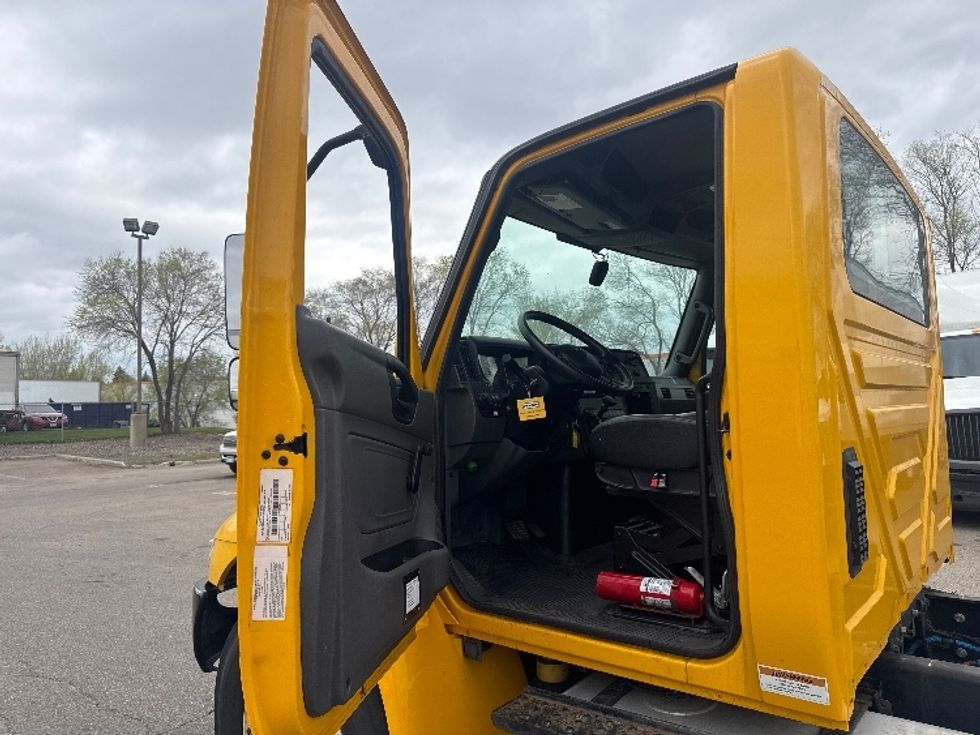 Cab and Chassis Truck-Light and Medium Duty Trucks-International-2021-MV607-Brooklyn Park-MN-193,186\n\t\tmiles-$ 32,000 - Image 8