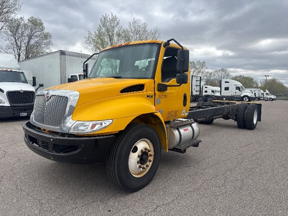 Cab and Chassis Truck-Light and Medium Duty Trucks-International-2021-MV607-Brooklyn Park-MN-193,186\n\t\tmiles-$ 32,000 - Image 3