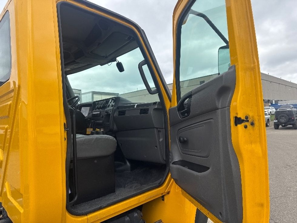 Cab and Chassis Truck-Light and Medium Duty Trucks-International-2021-MV607-Brooklyn Park-MN-193,186\n\t\tmiles-$ 32,000 - Image 14