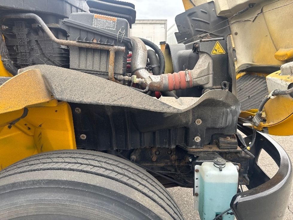 Cab and Chassis Truck-Light and Medium Duty Trucks-International-2021-MV607-Brooklyn Park-MN-193,186\n\t\tmiles-$ 32,000 - Image 17